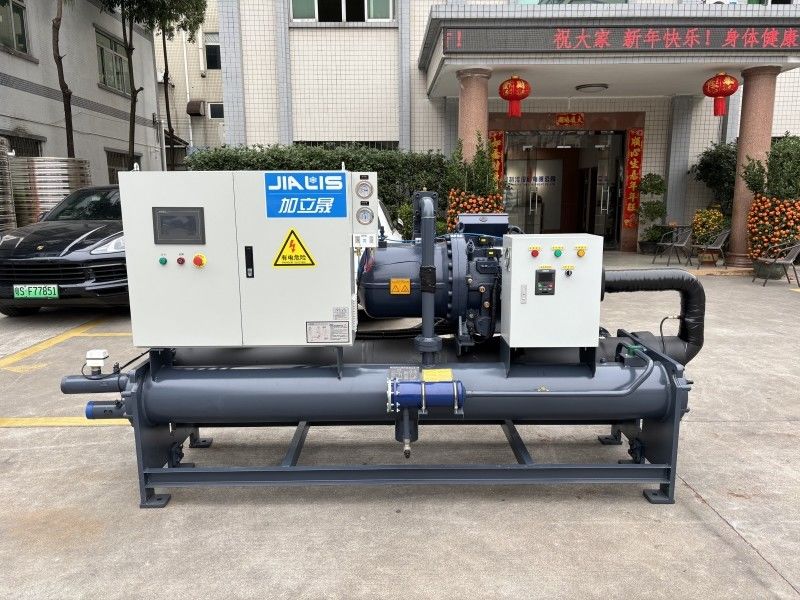 Máy làm mát bằng nước với 59.5m3/h Dòng làm mát 5-35.C Phạm vi nhiệt độ 380-415V Cung cấp điện